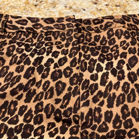 Knee length leopard skirt.  Size 14 - Picture 2 of 4